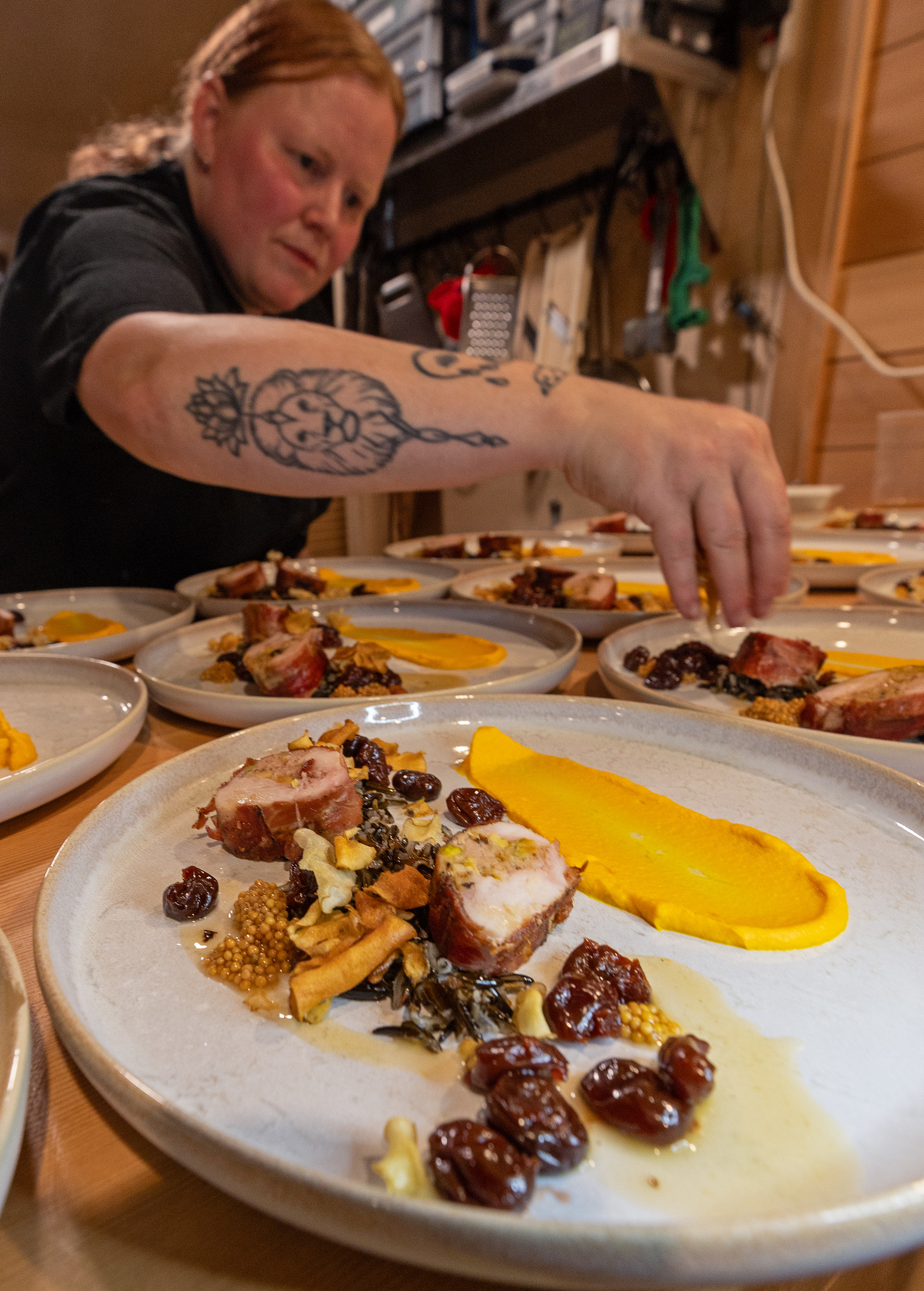 The chef plating dinner