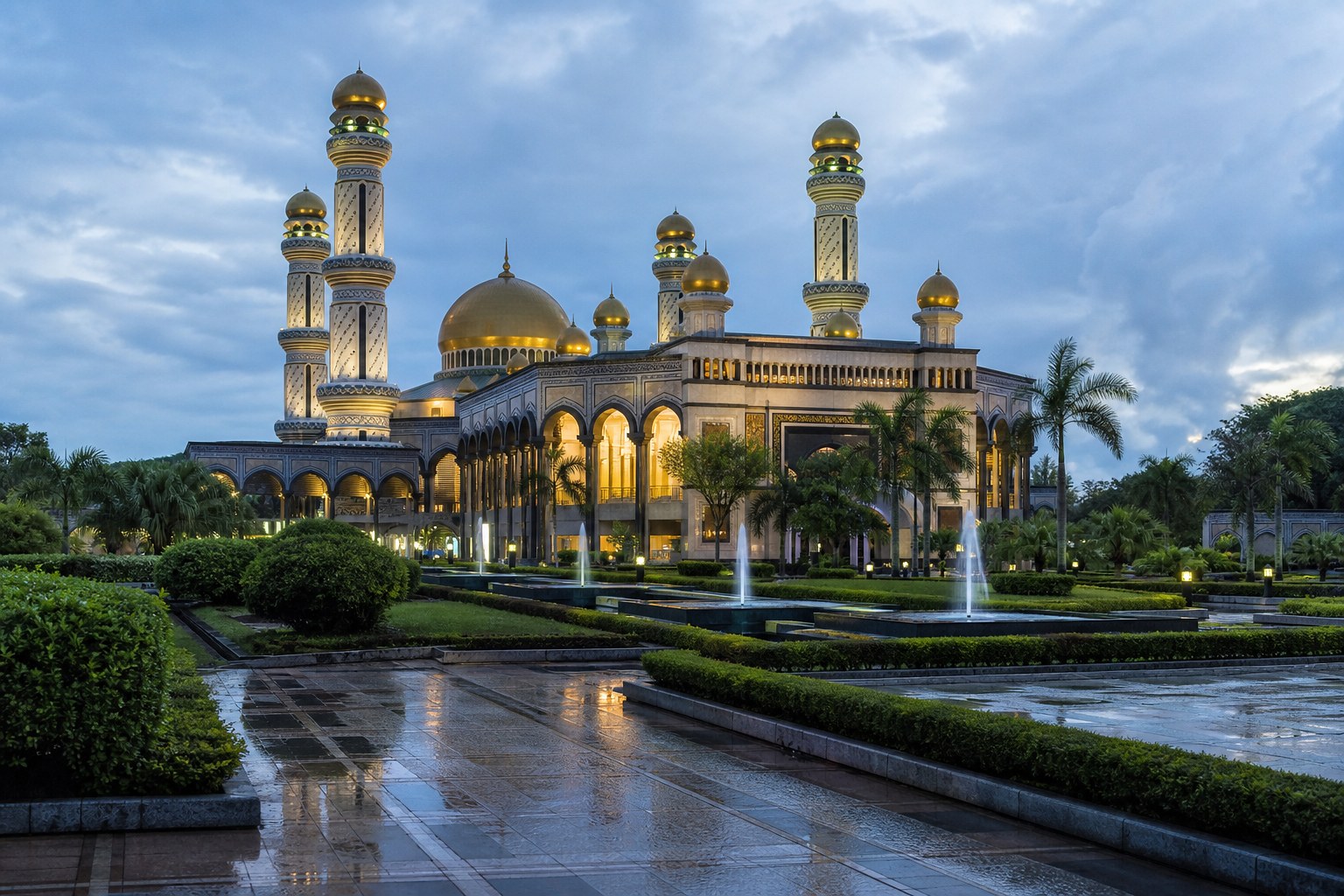 The golden domes and minarets of the Jame Asr Hassanil Bolkiah Mosque, Bandar Seri Begawan