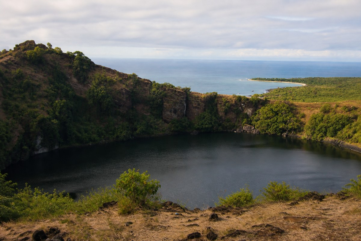 Lac Salé, a crater lake on Grande Comore