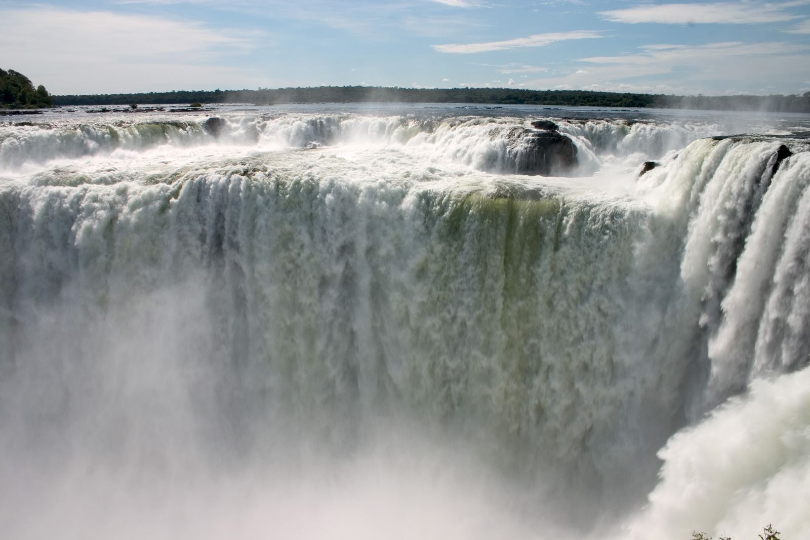 Mist rising from the Devil's Throat, Iguazú Falls