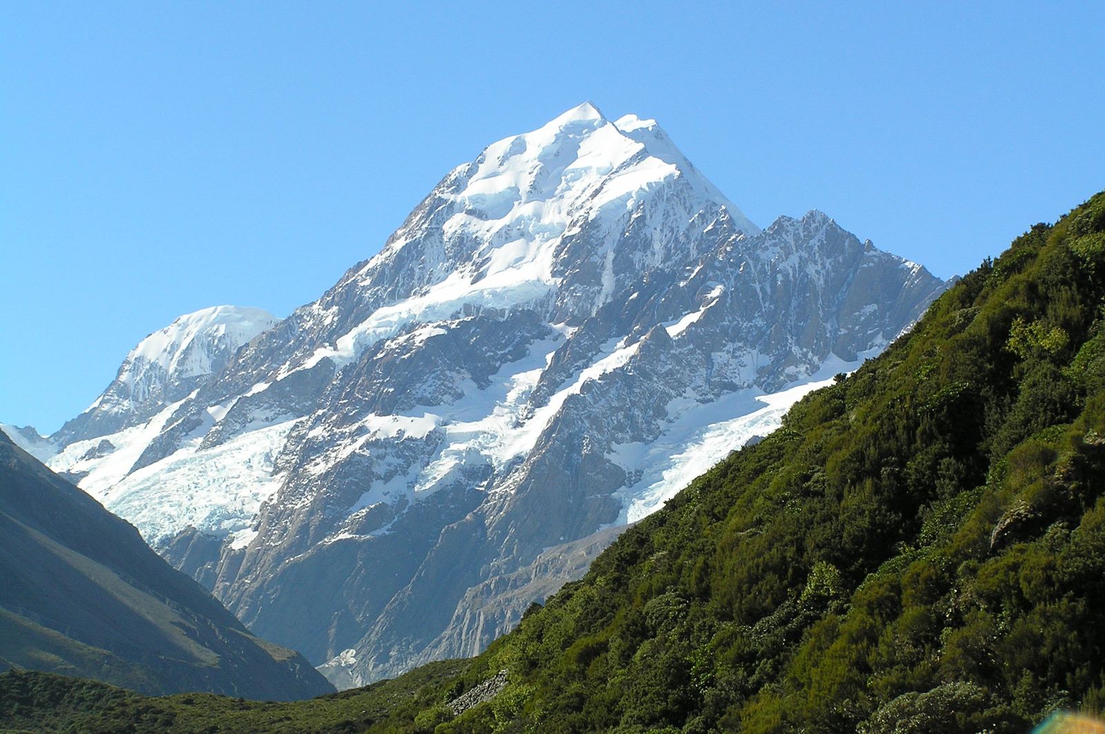 Aoraki/Mount Cook above the Hooker Valley, New Zealand