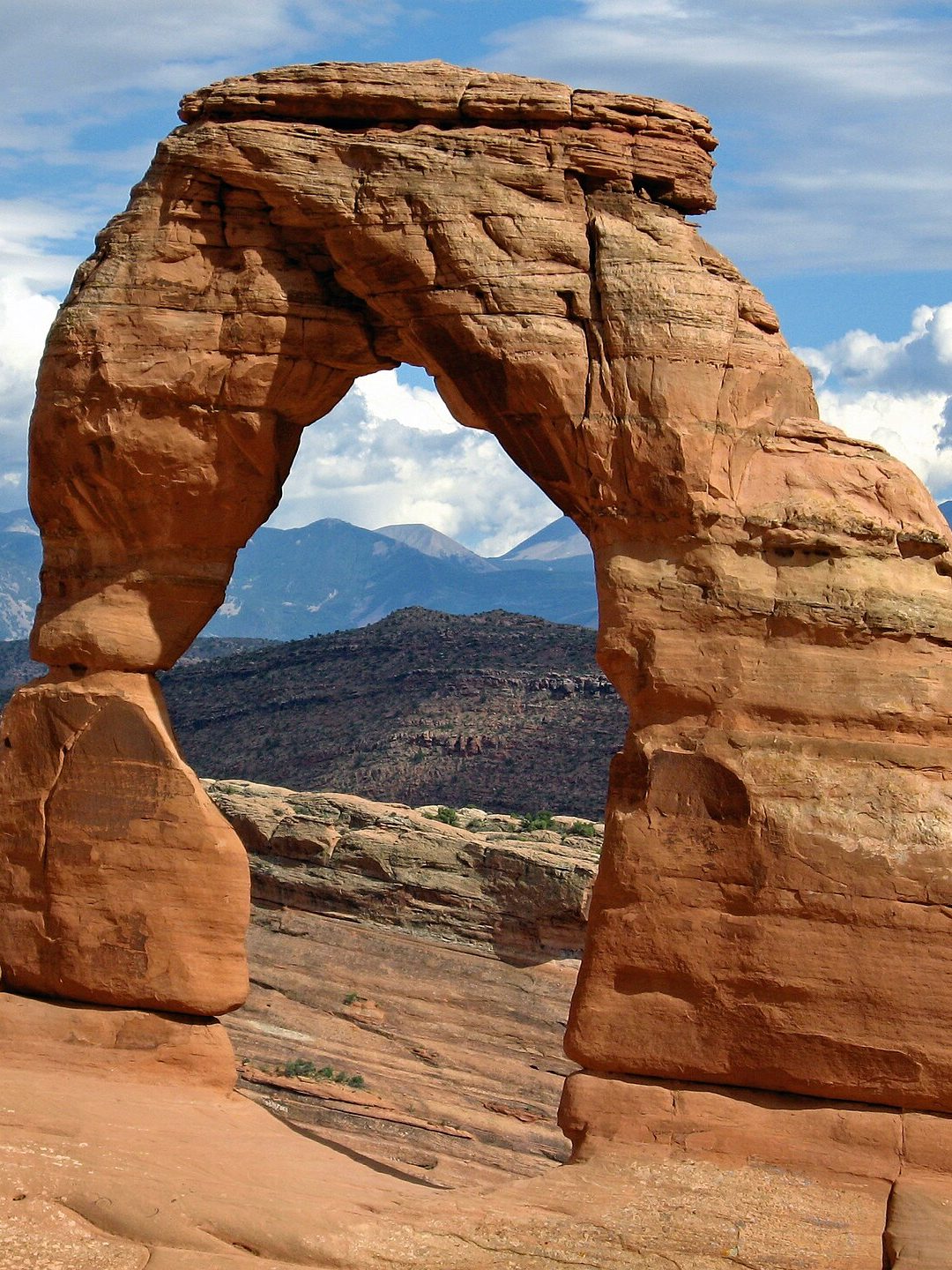 Delicate Arch with the La Sal Mountains behind, Arches National Park, Utah