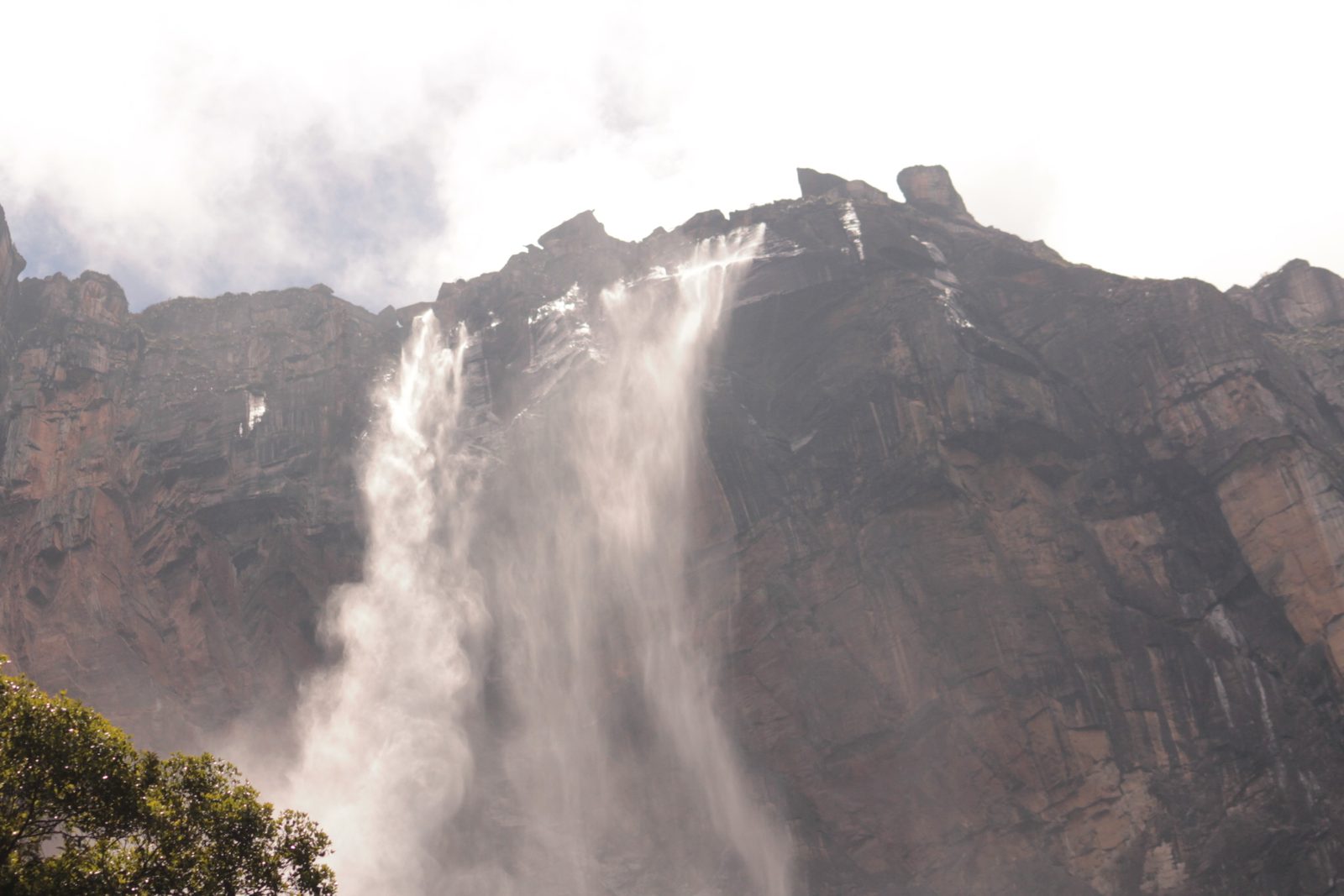 Angel Falls plunging from the rim of Auyán-tepui, Canaima, Venezuela