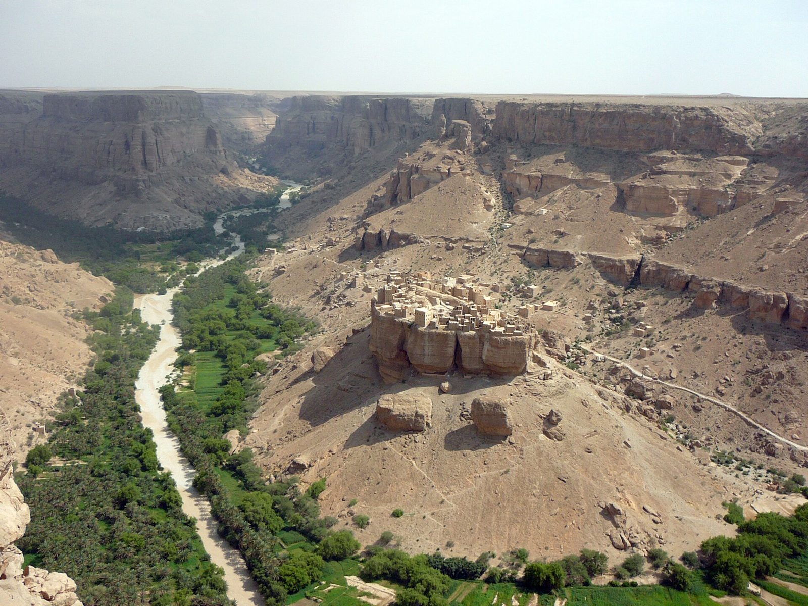 The village of Haid al-Jazil on its rock in Wadi Doan, Yemen