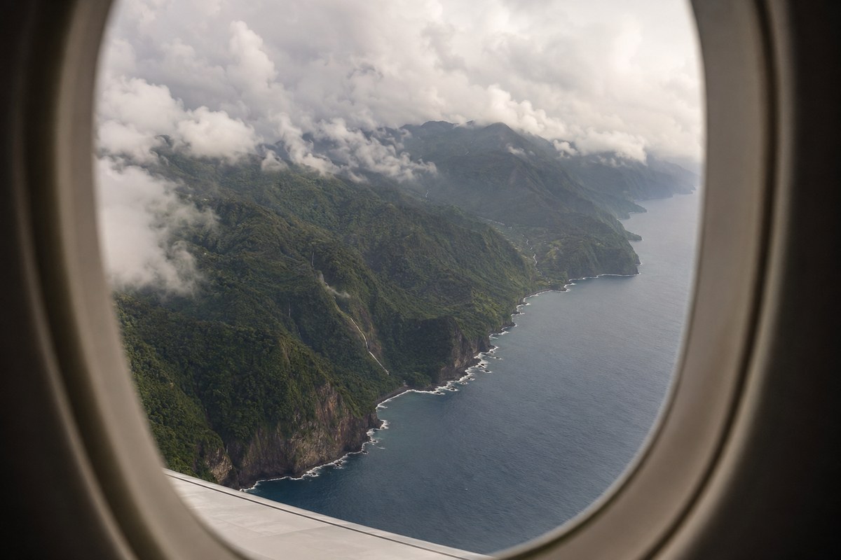 Antigua · fly to Dominica