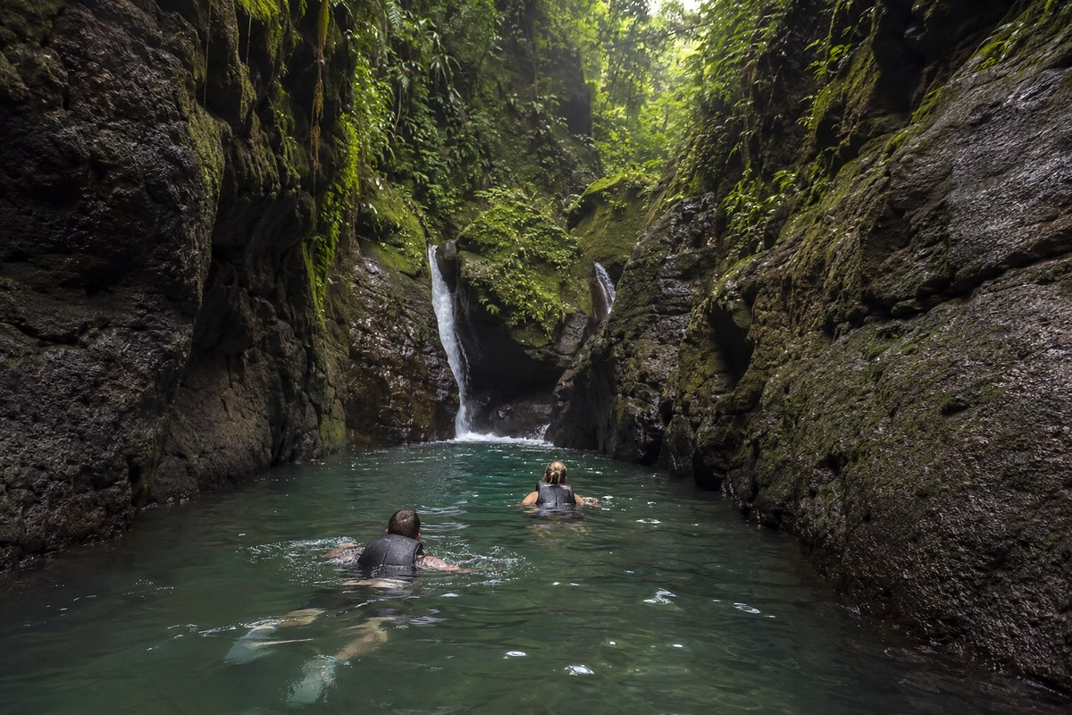Dominica · Morne Trois Pitons (Boiling Lake optional)