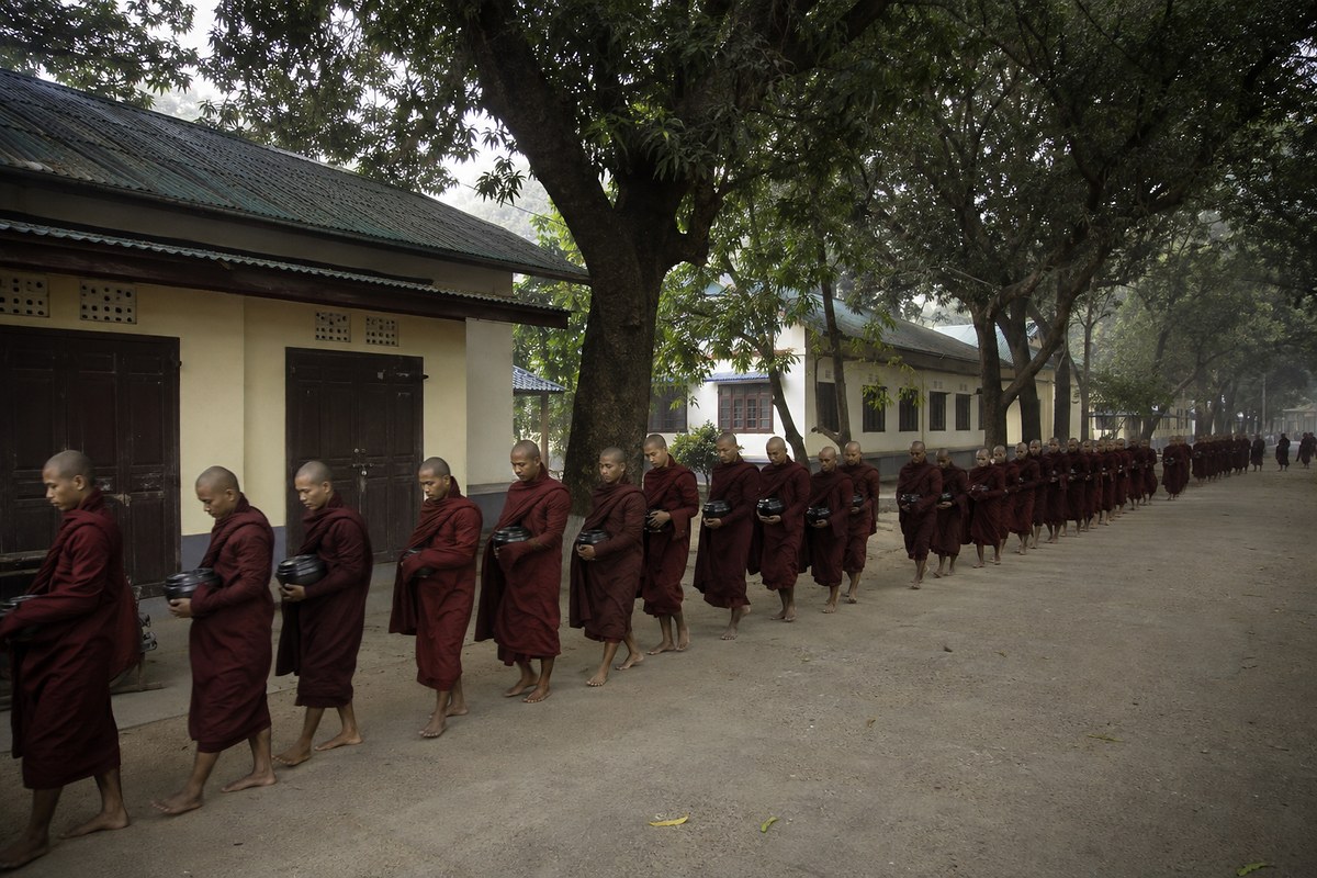 Mahagandayon and drive to Bagan