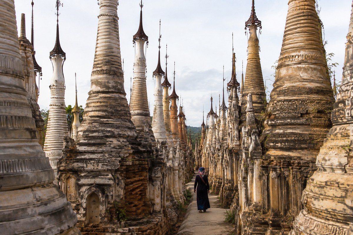 Kakku Stupas