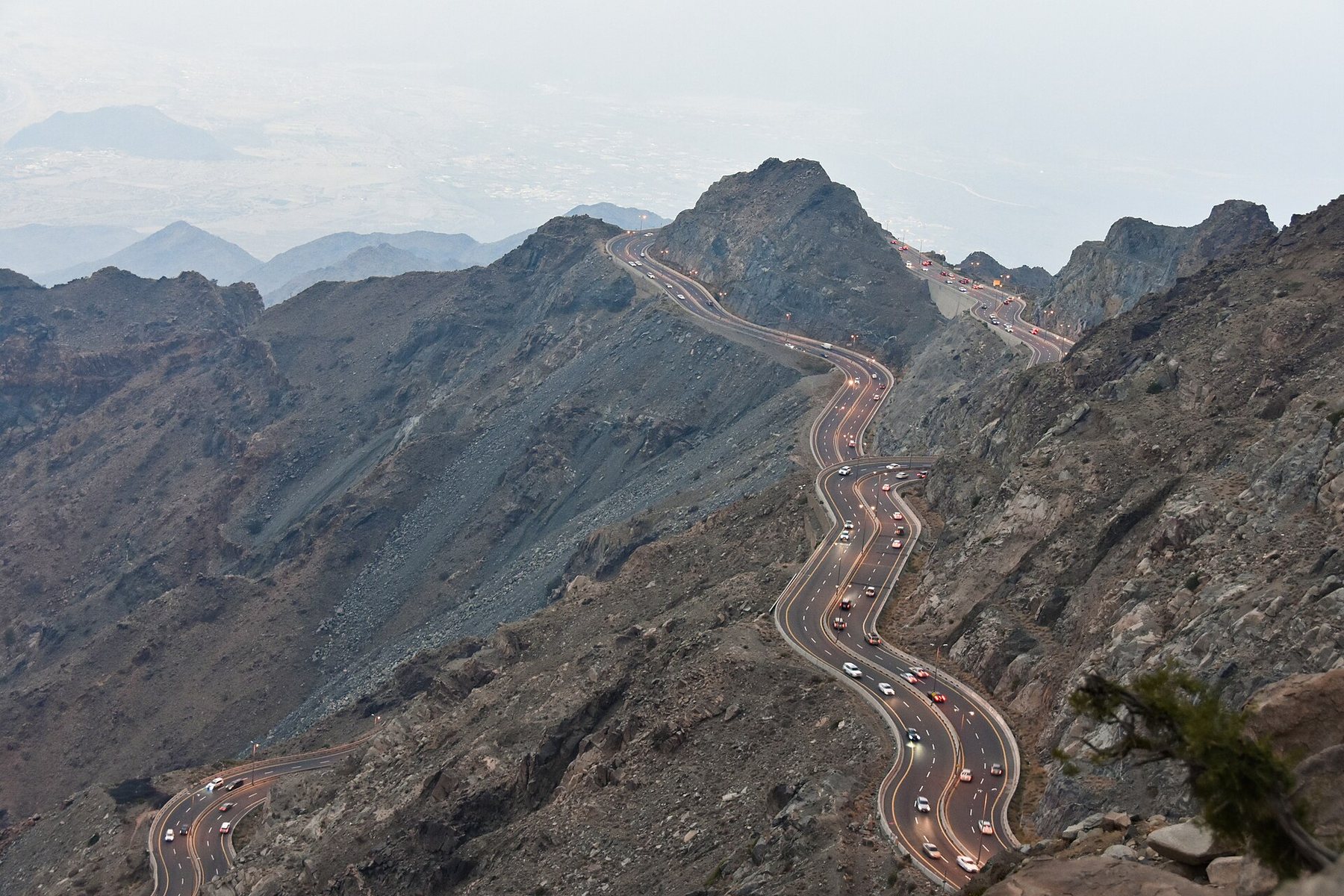 The Al Hada road winding up the escarpment to Taif
