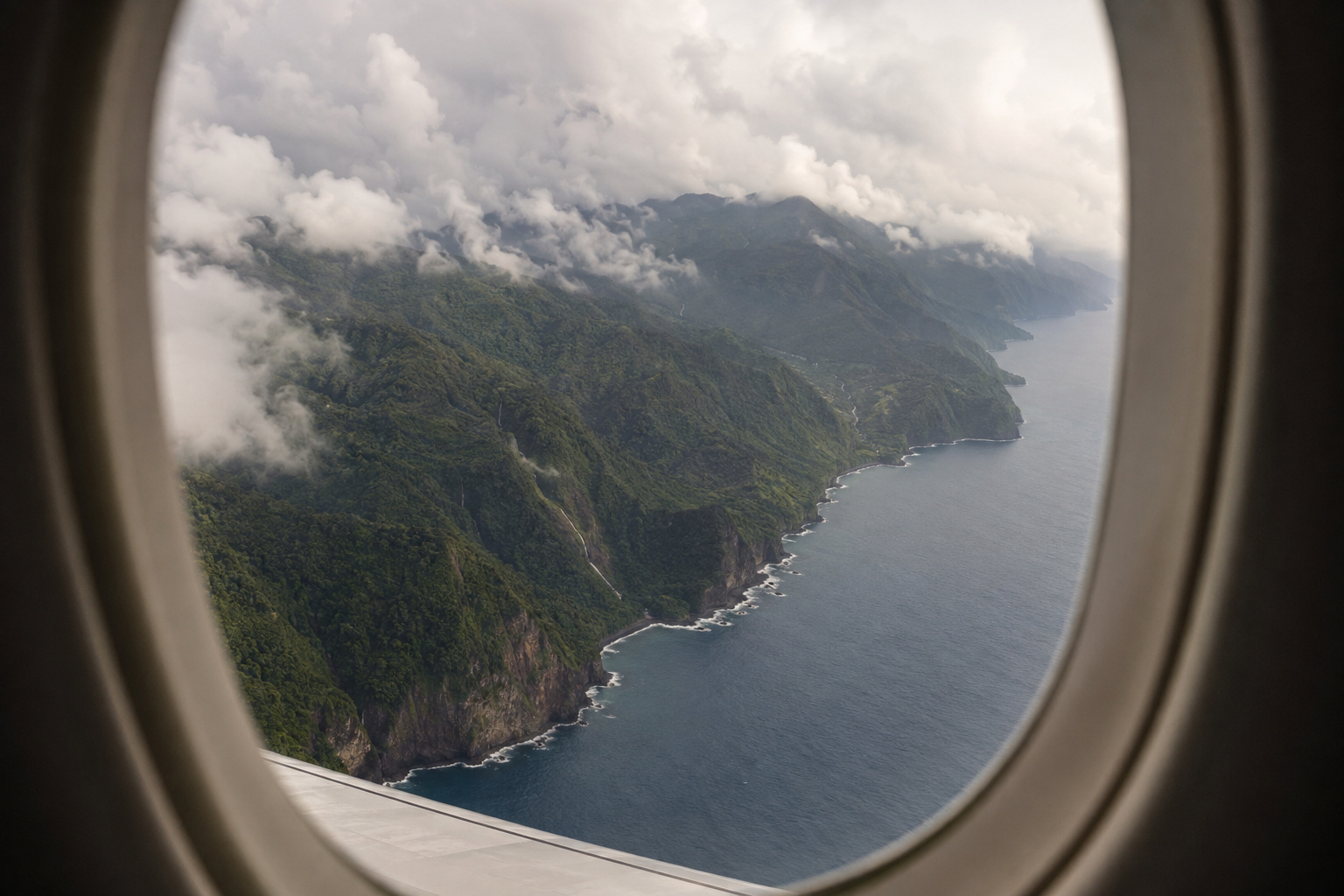 Antigua · fly to Dominica
