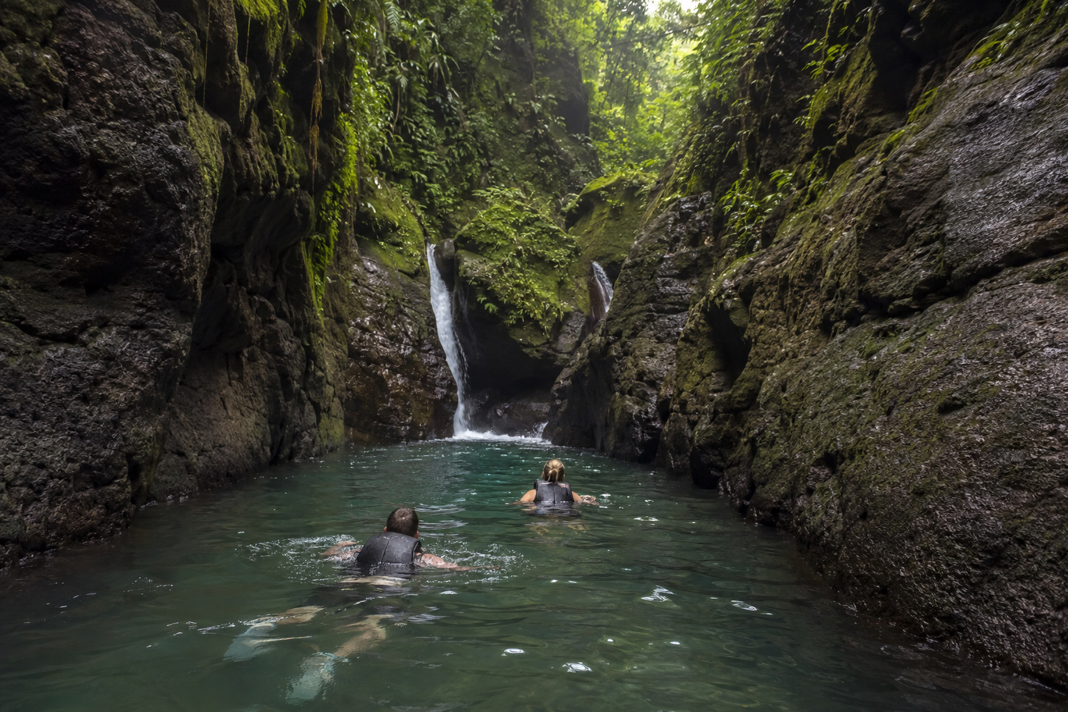 Dominica · Morne Trois Pitons (Boiling Lake optional)