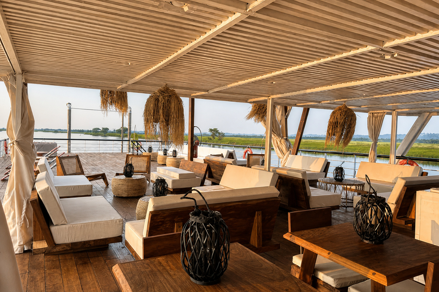 The open lounge on the upper deck