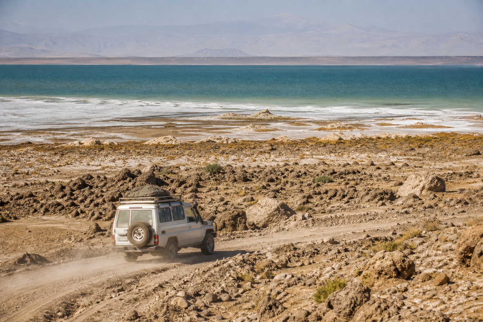 A 4WD beside Lake Afdera on the route from Semera