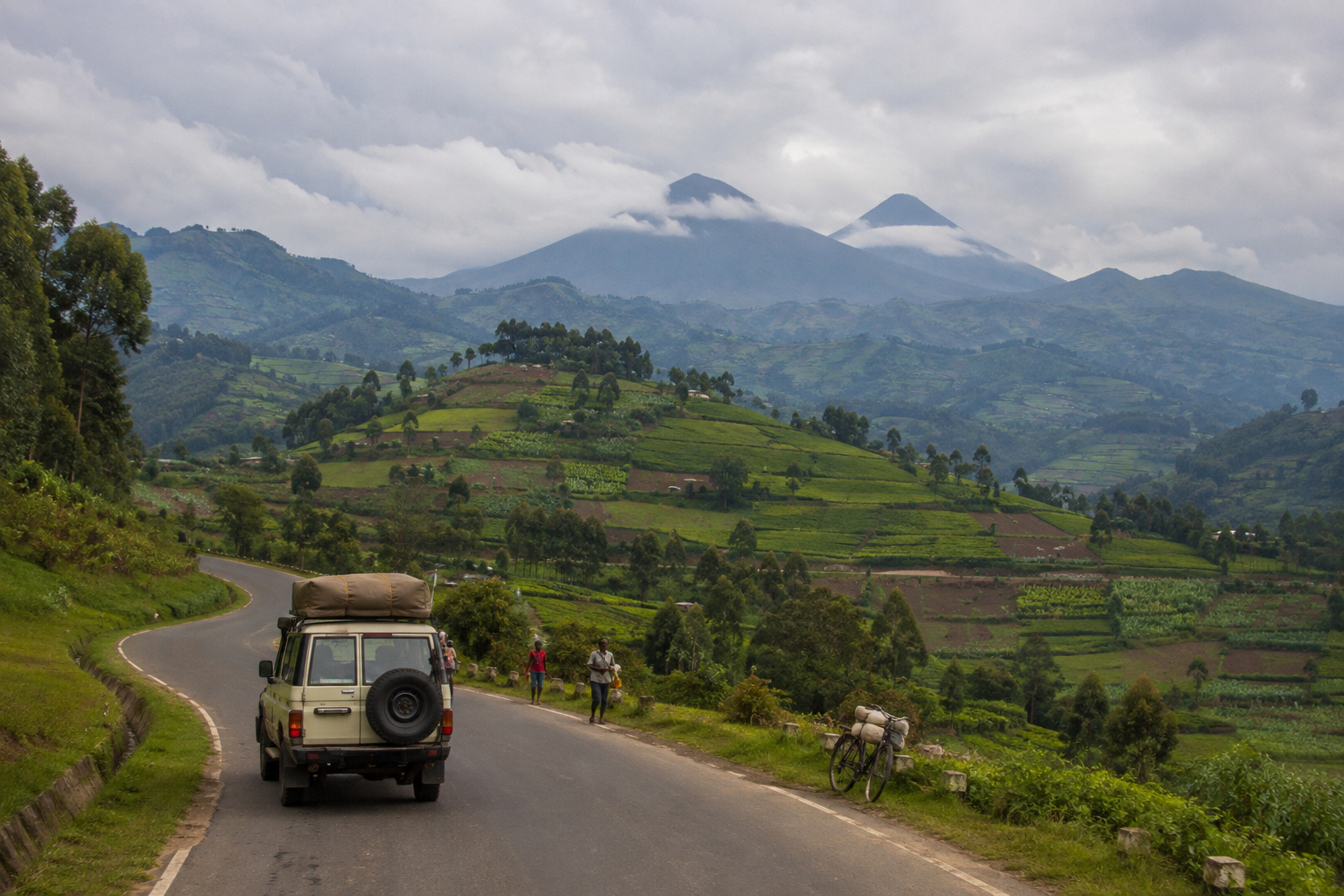 Descend Nyiragongo · return to Rwanda · drive to Uganda