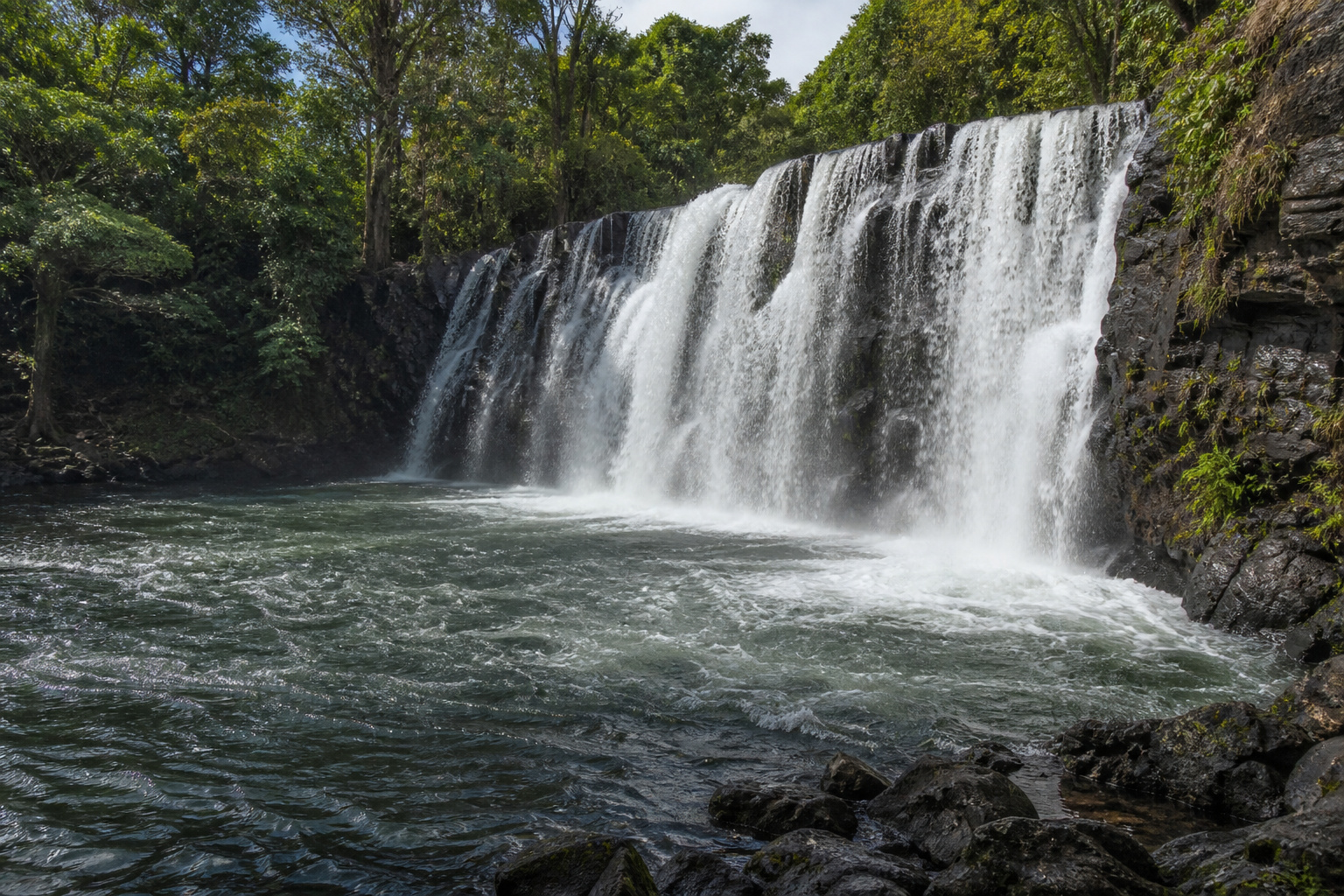 Micronesia Pohnpei Kepirohi Waterfall