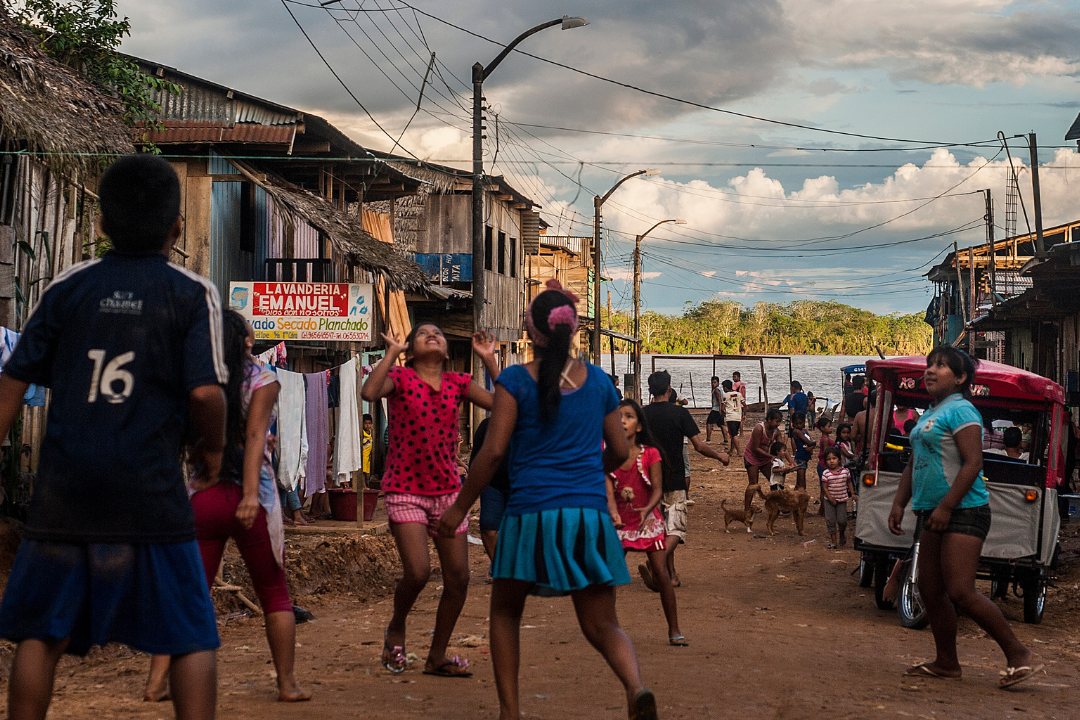 Children playing on a street in Nauta