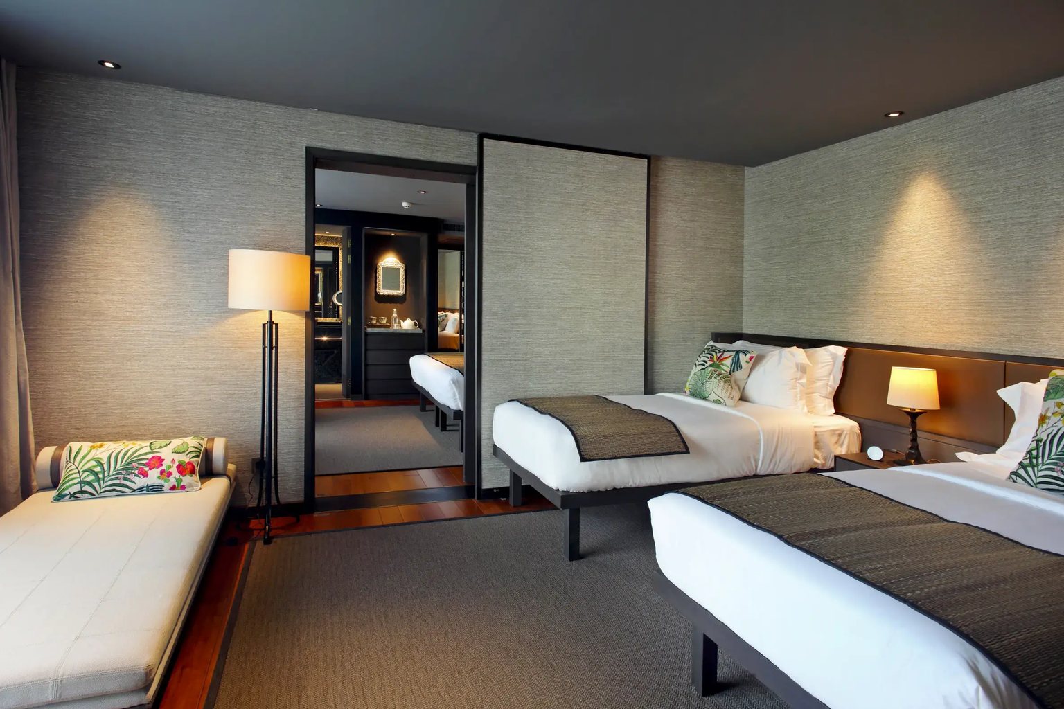 A design suite with twin beds
