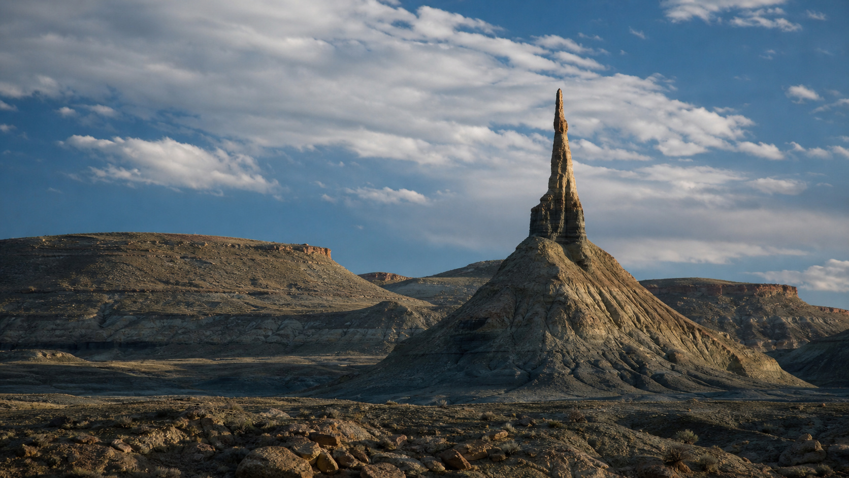 A sandstone spire above the southern Utah desert