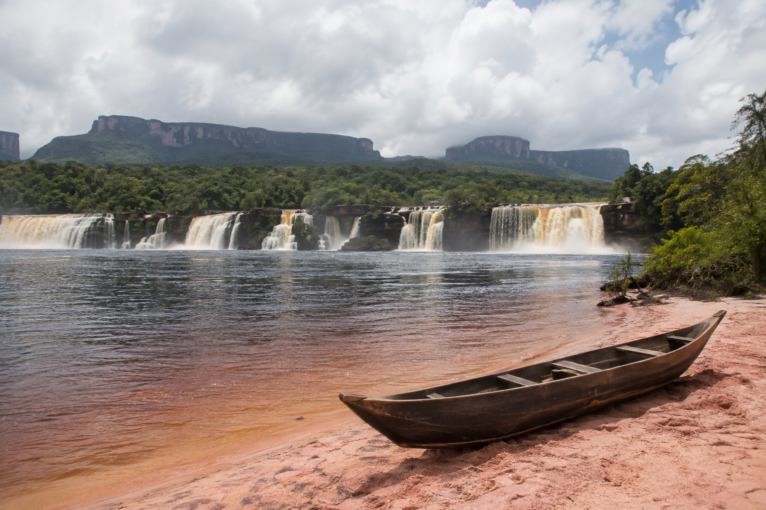 Fly to Canaima · the lagoon · Salto El Sapo