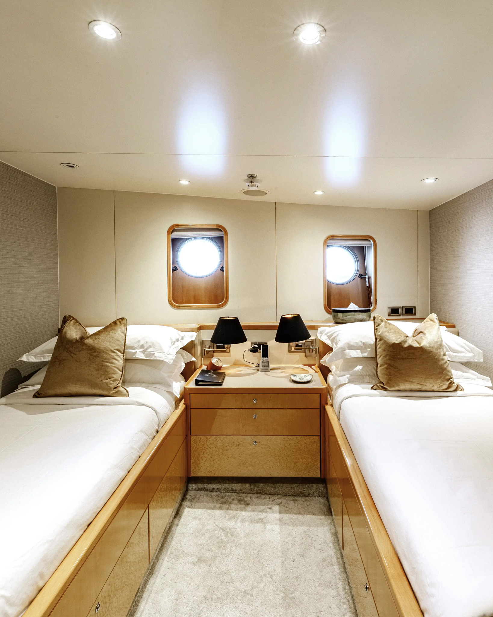 Cabin 206, Category III, with two single beds and two portholes